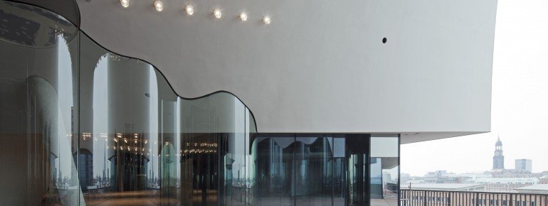 The Plaza offers a spectacular 360° view of the city of Hamburg, its famous harbour, and the HafenCity.