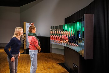 Whether natural phenomena or future technologies – at experimenta, knowledge comes to life.