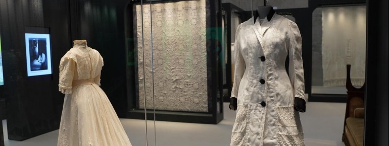 Authentic objects are shown in the Fabrik der Fäden.