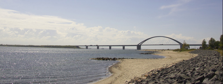 The bridge connects Fehmarn with the Schleswig-Holstein mainland.