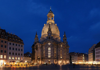 Frauenkirche church Dresden by night.