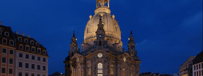 Frauenkirche church Dresden by night.