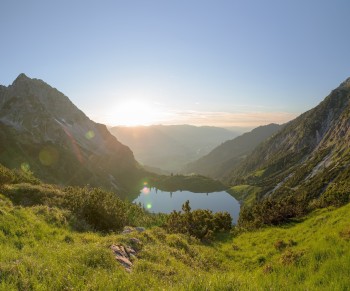 The lower Gaisalp Lake is nestled between the Rubihorn and the Gaisalphorn.