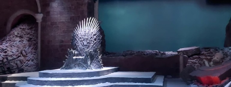 After the tour you can sit on the Iron Throne yourself.Wiederholen