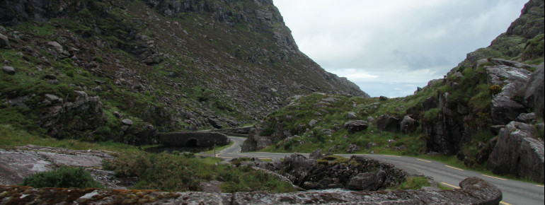 Between the first two lakes you come to an old stone arched bridge, called "Wishing bridge".