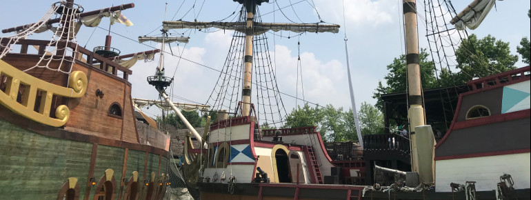 On the boats, the Gardaland pirates put on an exciting daily show with music and acrobatics.