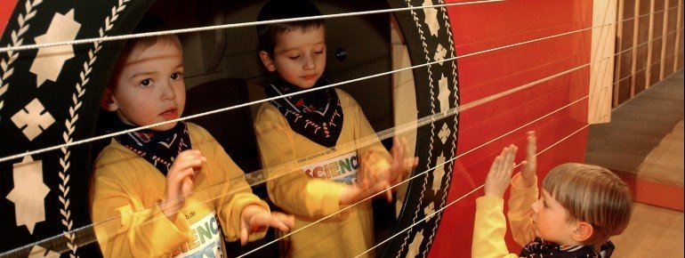 Kids' area: walk-in guitar