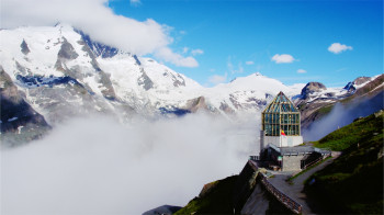 A lookout point with a view of the Großglockner can be visited.