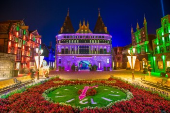 In the Middle Ages, a Hansa used to be an amalgamation of European cities - the park picks up on that as a theme area.