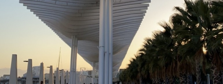 A stroll along the promenade at dusk creates a particularly special atmosphere.
