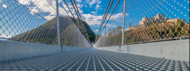 The walkway width of the highline179 is 1.20 meters.