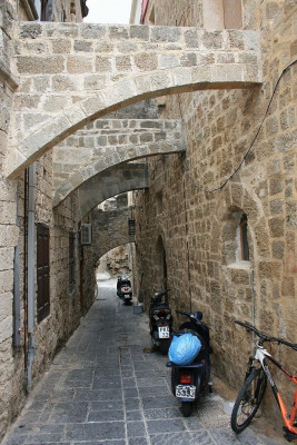 A typical narrow street in the old town of Rhodos