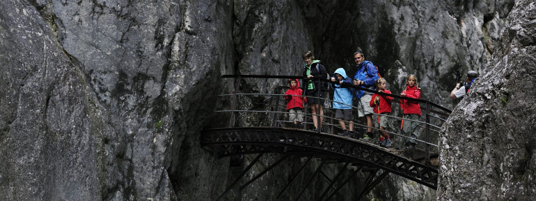 The path leads over several bridges.