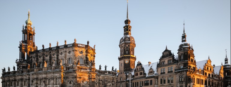 The view of the "Hofkirche" from Theaterplatz.