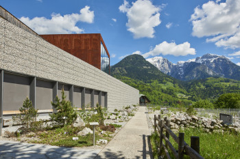 There is a beautiful view from the outdoor area of the National Park Centre. On the panorama path you can see the peaks of the Watzmann, the Jenner or the Hochkalter.