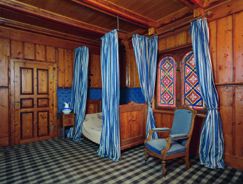 The living rooms on the first floor of the royal house are designed in the style of the “Swiss House”.
