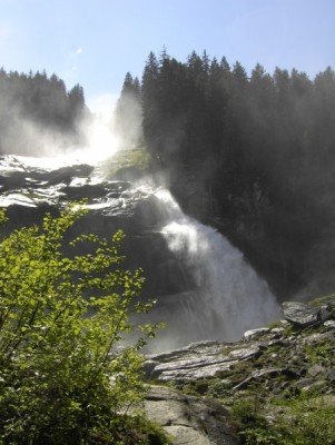 The natural spectacle of the waterfalls.