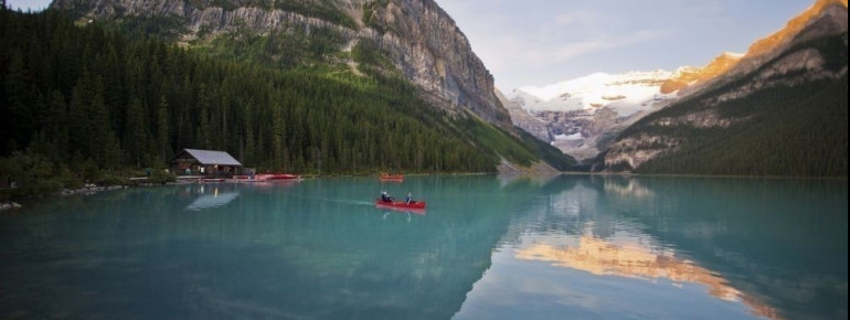 Try out canoeing on Lake Louise - It's marvellous!