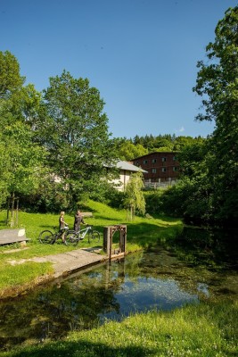Well-developed bike paths lead directly past the Lauter spring.