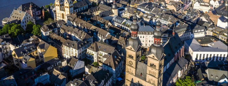 The Catholic Liebfrauenkirche is located in the heart of the old town.
