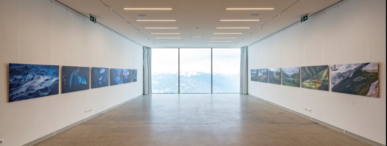 From historic images by mountain photography pioneers to digital innovations and multimedia installations — LUMEN combines nostalgia with high tech.