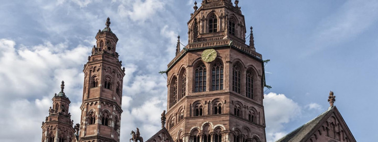 The western group of towers was rebuilt in the 18th century in the Baroque style after a fire.