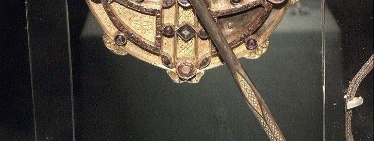National Museum of Ireland: Tara brooch (700 BC)