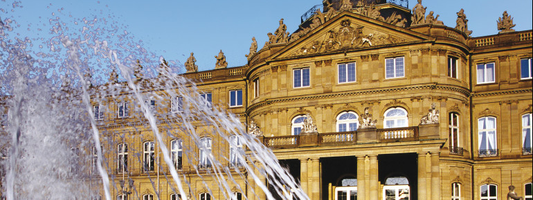 The fountain in front of New Palace.