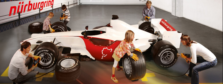 At the ring°werk you can experience the motorsport adventure for the whole family. In numerous simulators and attractions, everyone quickly feels like a racing driver themselves - no matter if big or small child, family or group.