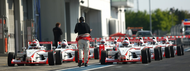 Driving fun and pure emotions are guaranteed by the driving experiences at the Nürburgring Driving Academy.