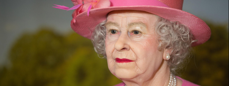 Don't forget to curtsey for Her Majesty!