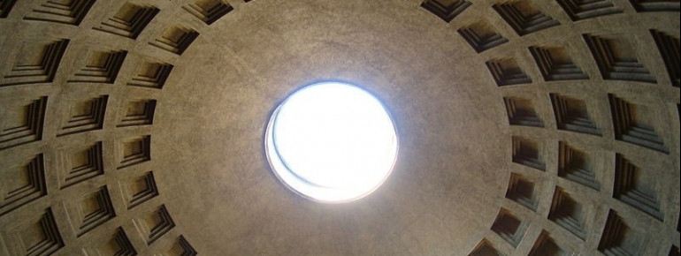 A throw-in of light in the Pantheon.