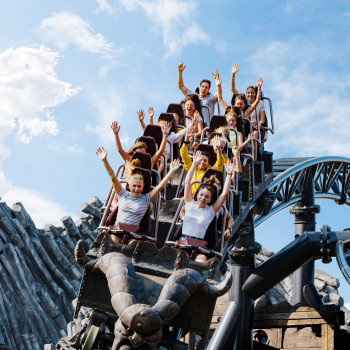 As the world's fastest multi-launch coaster, "Taron" races high-speed through mystical canyons.