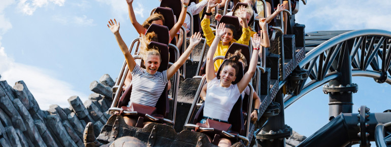 As the world's fastest multi-launch coaster, "Taron" races high-speed through mystical canyons.