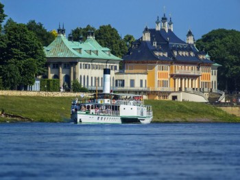 You can reach the castle in style by taking the excursion boat via the picturesque castle harbor.