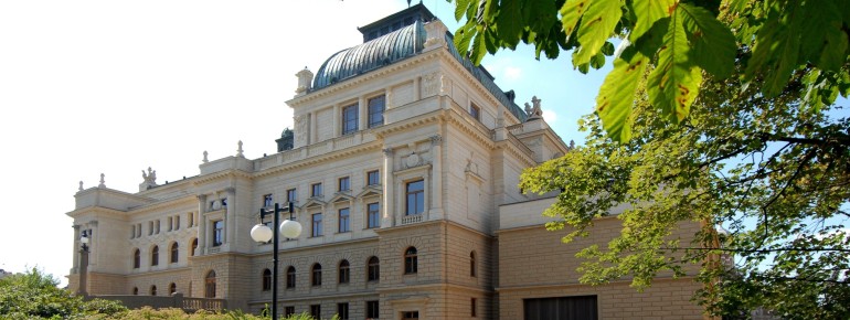 The Grand Theatre is located directly beside the park ring.