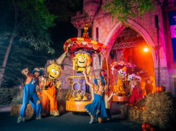 Maya the Bee welcomes you to the lovingly designed Majaland.