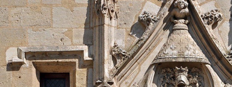 Relief carving on the gate