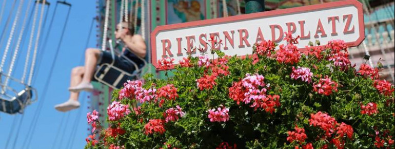Visitors are free to enjoy stunnings views in lofty heights via the nostalgic carousel Luftikus, that has been restored and been equipped with state-of-the-art technology in 2016.