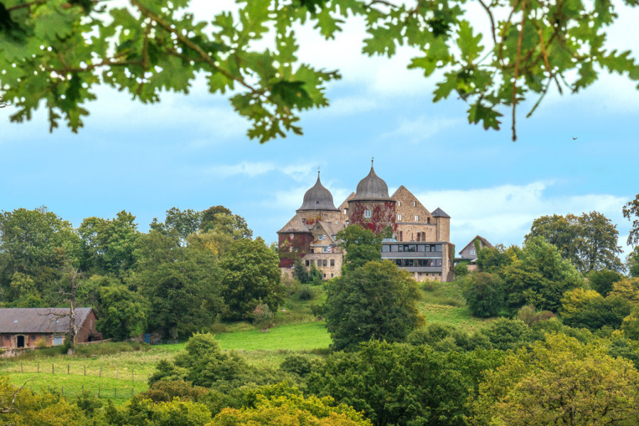 sight_sababurg-sleeping-beauty-castle_n69334-77092-1_l.jpg