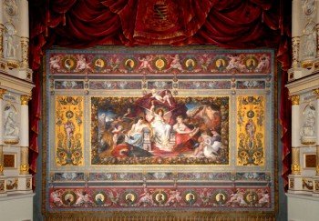 The decorative curtain is one of the most impressive elements of the Semper Opera.