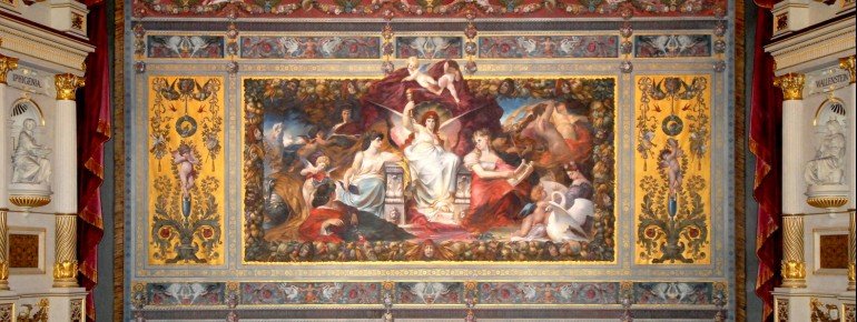 The decorative curtain is one of the most impressive elements of the Semper Opera.