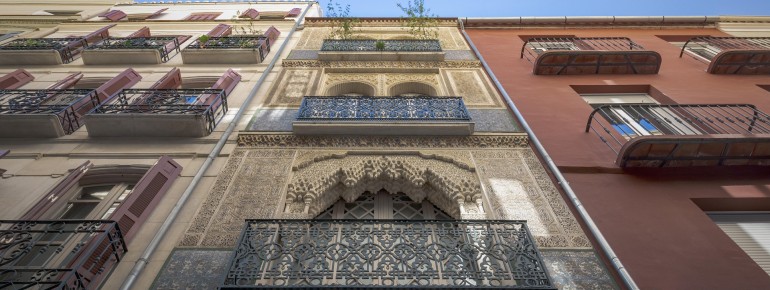 The street’s straight layout and uniform façades give it its distinctive, elegant look.