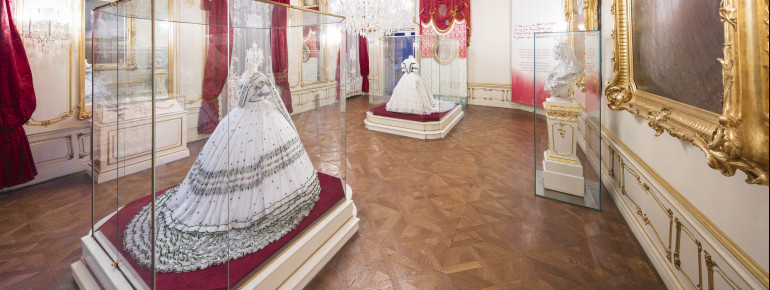 The dress on the left is a replica of Sisi's famous wedding dress with Arabic characters.