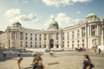 Here, from Michaelerplatz, you have a view of the Hofburg, whose history dates back to the 13th century.
