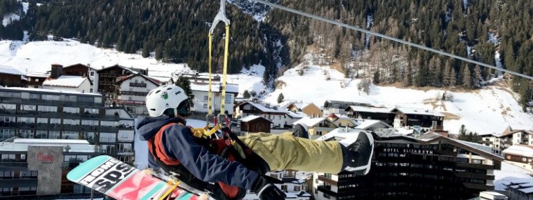 Simply carry your ski gear on your back – it couldn't be any easier.