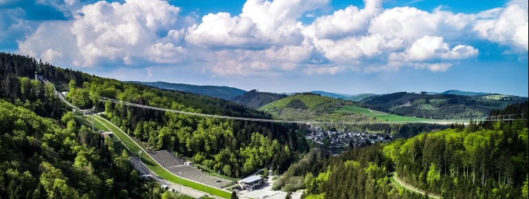 The new suspension bridge in Willingen runs up to 100 meters above the ground.