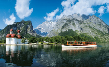 Painters and photographers love the view of the church at the lakeside of Königsee with Watzmann's east face as an impressive backdrop.
