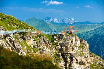From the suspension bridge, you can continue on to the Rocky Trail and the Glocknerblick viewing platform.