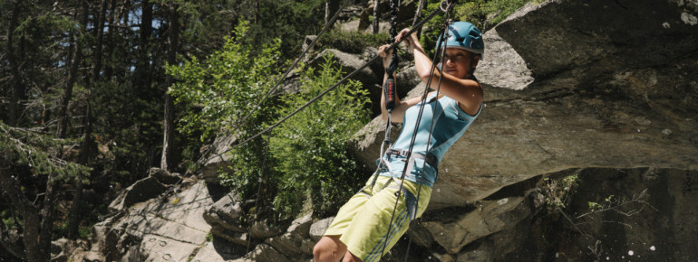 Children of 10 years and older can climb the intermediate path.